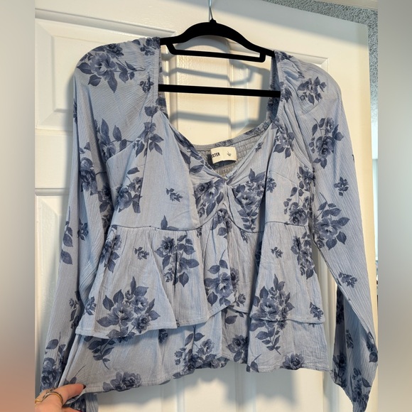 Hollister Blue Floral Blouse - Picture 3 of 7